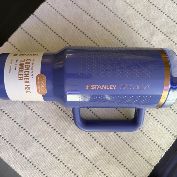 Stanley Classic Purple Tumbler with Handle - 40 oz BRAND NEW LIMITED EDITION - Picture 2 of 4